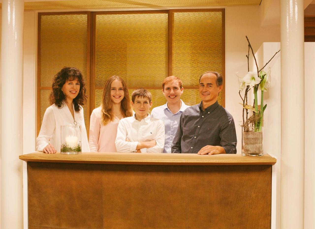 Hotel Gasthof Kreuz Sonntag Bagian luar foto
